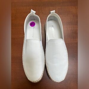 NWOT Studio Flexx white slip on shoes size 8 1/2